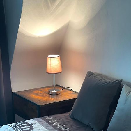 City Apartment, Ferienwohnung 3 Zkdb, Balkon, Dachgeschoss, Naehe Duesseldorf เครเฟลด์ ภายนอก รูปภาพ