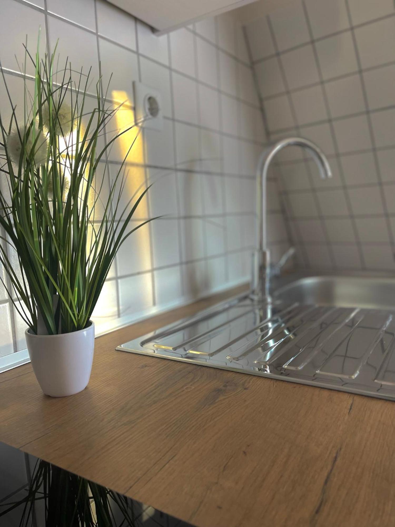 City Apartment, Ferienwohnung 3 Zkdb, Balkon, Dachgeschoss, Naehe Duesseldorf เครเฟลด์ ภายนอก รูปภาพ